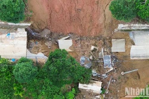 Quảng Ngãi: Còn 1 tuyến đường bị sạt lở nghiêm trọng chưa được thông tuyến