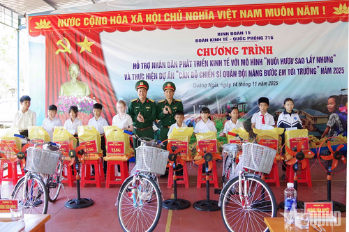 Đoàn Kinh tế - Quốc phòng 716 thực hiện chương trình 'Cán bộ, chiến sĩ Quân đội nâng bước em tới trường'