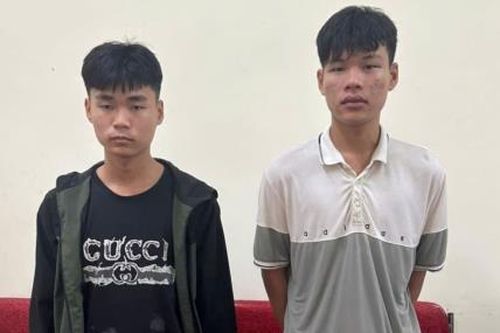 Vào đền, chùa 'chôm' tiền công đức