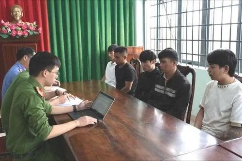 Đắk Lắk: Bắt nhóm thanh niên đòi tiền bảo kê hội chợ