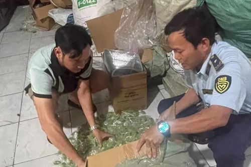 Phát hiện hơn 1 tấn kẹo dẻo không rõ xuất xứ