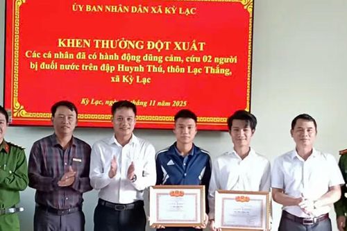 Hà Tĩnh: Khen thưởng 3 người dân dũng cảm cứu 2 người đuối nước