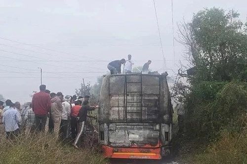 Cháy xe buýt kinh hoàng trên đường cao tốc Jaipur-Delhi, 3 người chết