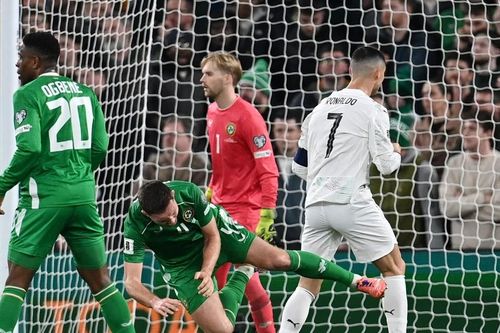 Ronaldo trả giá đắt bởi tấm thẻ đỏ ở vòng loại World Cup 2026