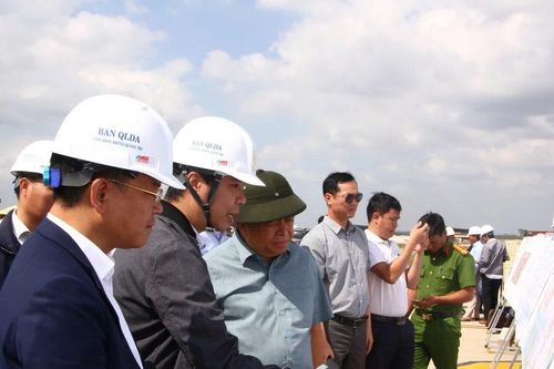 Phó Thủ tướng Nguyễn Chí Dũng kiểm tra các dự án trọng điểm tại Quảng Trị