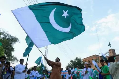 Pakistan cải tổ sâu hệ thống quyền lực với sửa đổi Hiến pháp lần thứ 27