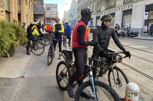 Slovakia giới hạn tốc độ 6 km/h cho xe đạp, người dân Bratislava bất ngờ