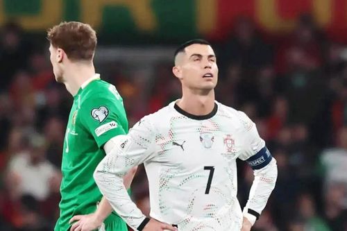 Bồ Đào Nha thua khó tin trong ngày Ronaldo bị đuổi