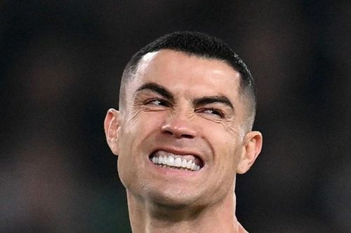 HLV Ireland: Ronaldo có hành động ngớ ngẩn