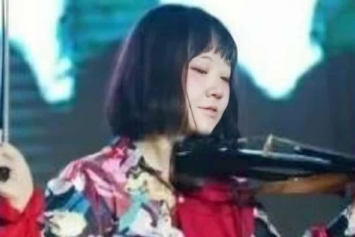 Nữ ca sĩ Huệ Quân qua đời vì tai nạn