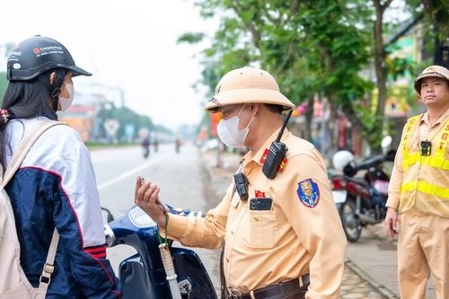 Chưa đầy 1 tháng, CSGT xử lý hơn 4.300 học sinh vi phạm