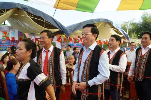 Phó Thủ tướng Mai Văn Chính, Phó Thủ tướng Lê Thành Long dự Ngày hội đại đoàn kết tại 2 tỉnh