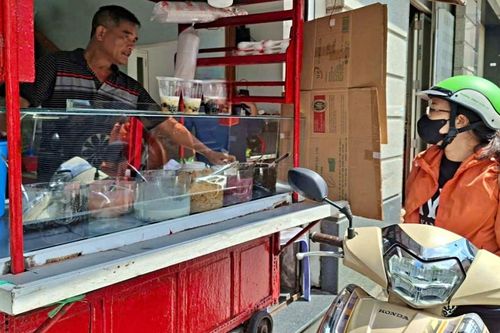 Chủ bị khách ghét, quán chè 'chảnh' vẫn nổi tiếng suốt 60 năm ở TPHCM