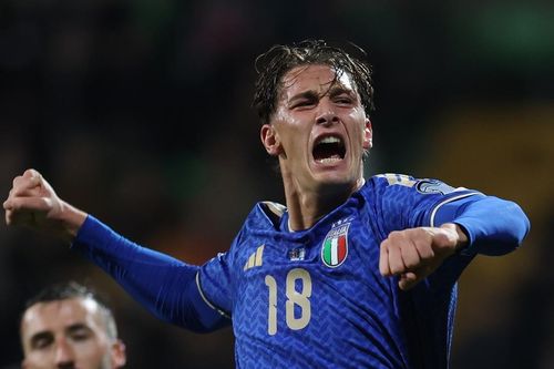 Thắng nhọc phút chót, Italia chờ đá 'chung kết' với Na Uy