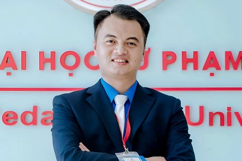 Học sinh giỏi quốc gia 3 lần thi đại học, trở thành thủ khoa ở tuổi gần 30