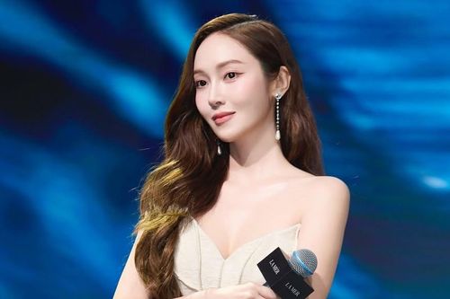 Nữ ca sĩ 36 tuổi vướng kiện tụng 48 tỷ đồng vì vi phạm hợp đồng