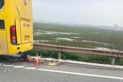 Người đàn ông đi xe đạp tử vong khi va chạm với xe khách trên đường N5