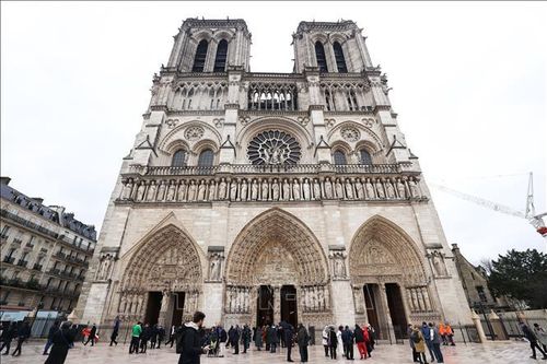 Chuông Nhà thờ Đức Bà ngân vang tưởng niệm 10 năm vụ tấn công tại Paris (Pháp)