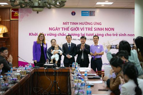 Trẻ sinh non cần sự quan tâm đặc biệt của cả hệ thống y tế và toàn xã hội