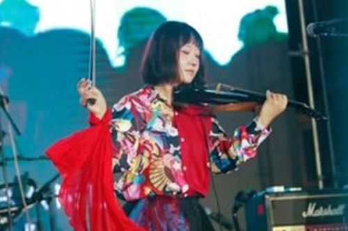 'Thủ lĩnh âm thanh u sầu' ra đi trong cú sốc từ sân khấu