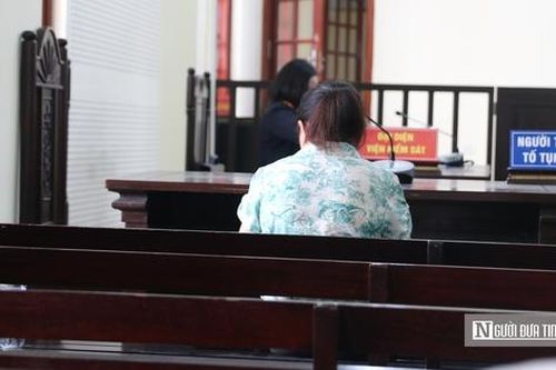 Nước mắt mẹ già rơi khi con trai nhận mức án 20 năm tù