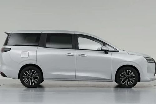 Xe MPV 3 tùy chọn động cơ, giá hơn 270 triệu đồng