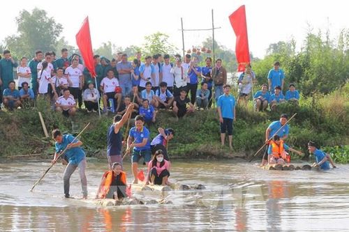 Độc đáo Ngày hội mùa nước nổi giữa trung tâm đô thị Long Xuyên