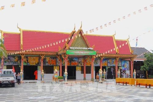 Bí ẩn kiến trúc chùa cổ Wath Sro Loun qua ống kính
