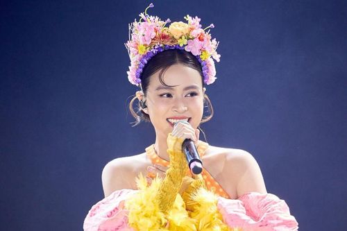 Đồng hồ 9 chữ số của Hoàng Thùy Linh