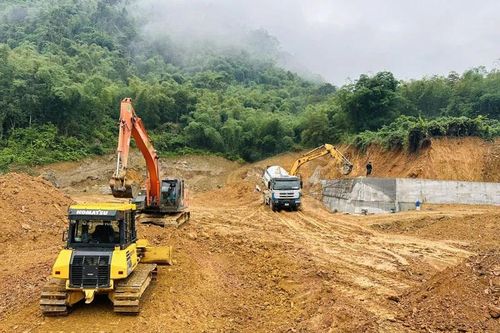 Gấp rút xây dựng dự án sắp xếp ổn định dân cư cho các hộ dân bản Muỗng, xã Trung Hạ