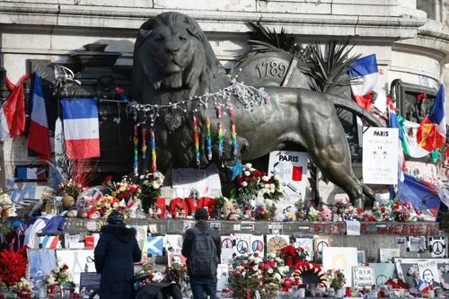 Paris tưởng niệm 10 năm vụ tấn công khủng bố đẫm máu 13/11