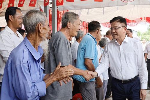 Phó Thủ tướng Chính phủ Lê Thành Long dự ngày hội đại đoàn kết toàn dân tộc tại xã Châu Thành