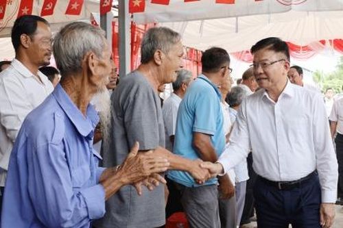 Phó Thủ tướng Chính phủ Lê Thành Long dự Ngày hội Đại đoàn kết toàn dân tộc, tại xã Châu Thành