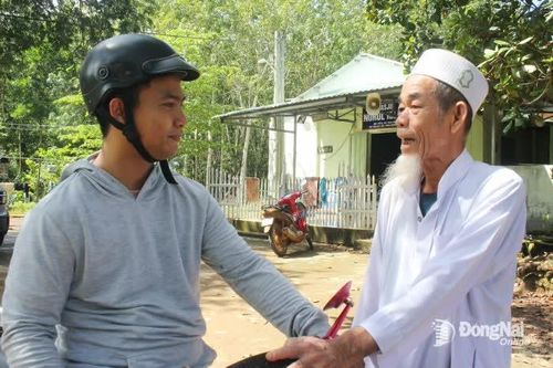 Tình người làng Chăm ở xã Thuận Lợi