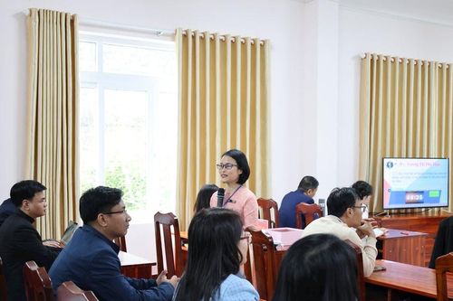 Chú trọng đào tạo, bồi dưỡng lý luận chính trị cho cán bộ, đảng viên