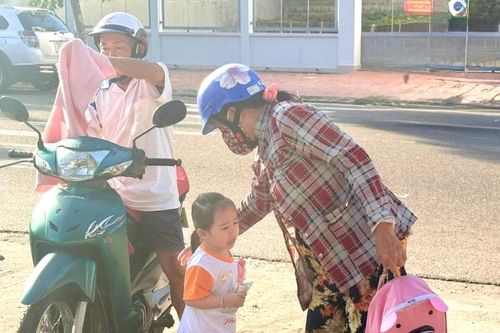 Nỗi niềm ông, bà trông cháu