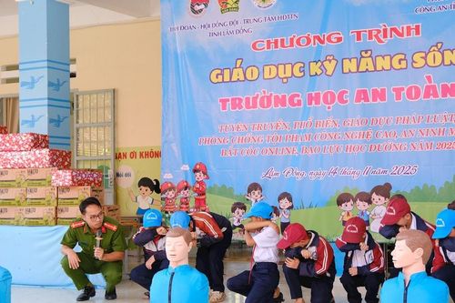 Gần 700 học sinh Tà Nung rèn kỹ năng sống