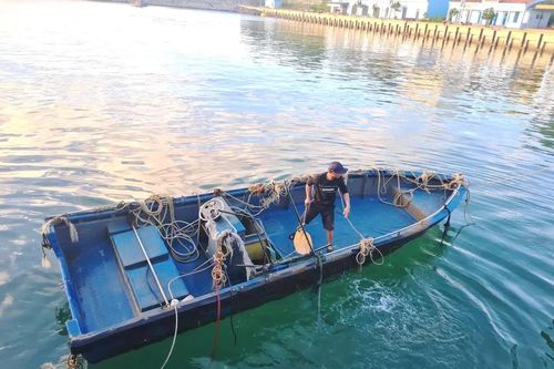 Đặc khu Cồn Cỏ: Phát hiện một chiếc thuyền composite trôi dạt trên biển