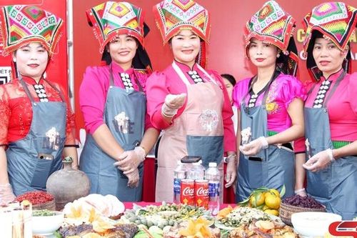Hương vị Tây Bắc phần thi ẩm thực tại Ngày hội Cà phê phường Chiềng An