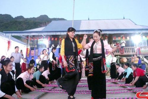 Đồng chí Chủ nhiệm Ủy ban Kiểm tra Tỉnh ủy tham dự Ngày hội Đại đoàn kết toàn dân tộc tại xã Chiềng Hặc