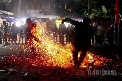 Lễ hội Nhảy lửa dân tộc Pà Thẻn xã Quang Bình