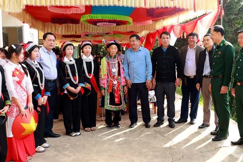 Phó Chủ tịch Thường trực HĐND tỉnh Hầu Minh Lợi dự Ngày hội Đại đoàn kết tại xã Bạch Đích