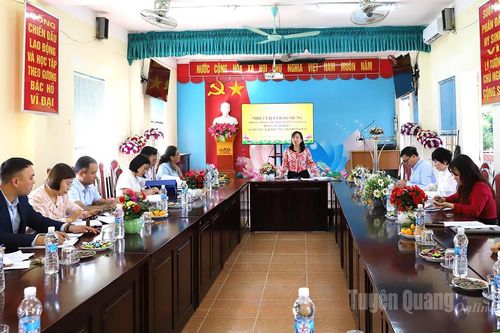 Đoàn công tác của Ban Tuyên giáo và Dân vận Tỉnh ủy khảo sát tình hình thực hiện công tác giáo dục tại một số trường học
