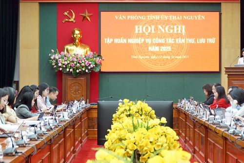 Hơn 300 người tham dự tập huấn nghiệp vụ văn thư, lưu trữ