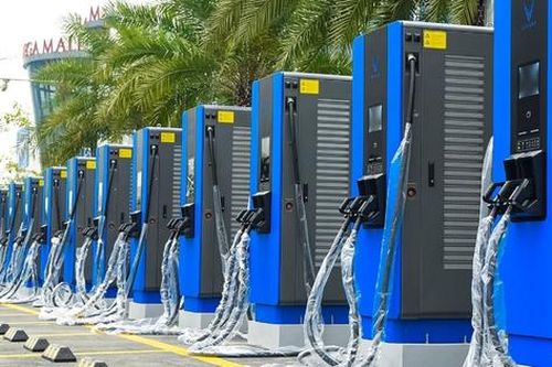 Luật Đường bộ 2024: Bước ngoặt cho mạng lưới trạm sạc xe điện