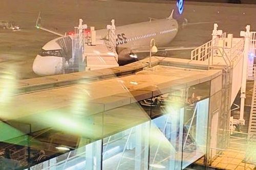 Hoàn thiện hành lang pháp lý, giảm ùn tắc sân bay