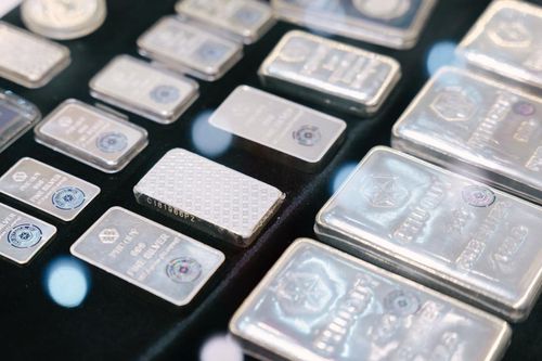 Ngày 14/11: Giá bạc thế giới lao dốc