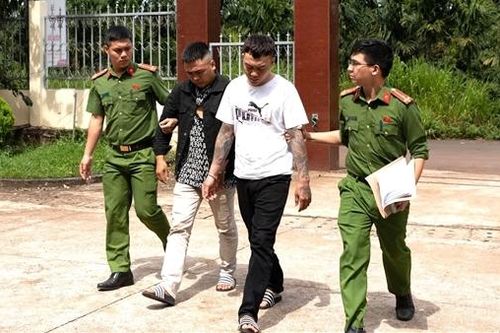 Bắt giữ 8 đối tượng vào hội chợ uy hiếp tiểu thương, đòi tiền bảo kê