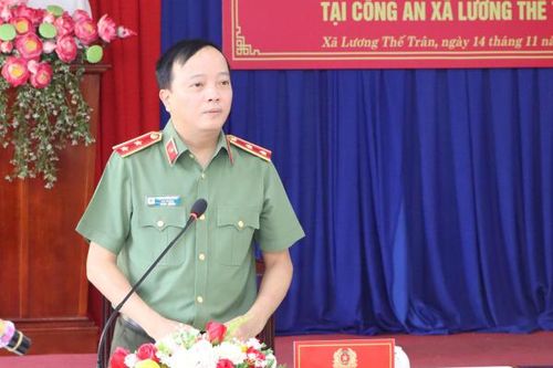 Thứ trưởng Đặng Hồng Đức kiểm tra công tác tại Công an xã Lương Thế Trân, tỉnh Cà Mau