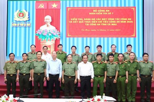 Công an tỉnh Cà Mau gương mẫu đi đầu trong chuyển đổi số, phục vụ nhân dân